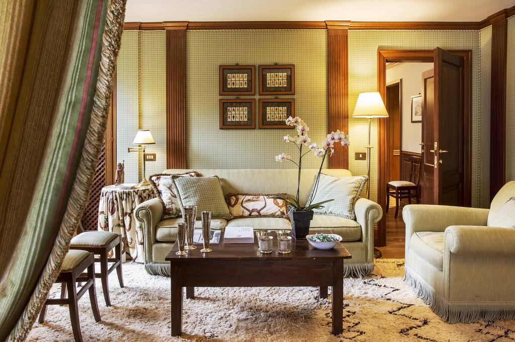ברויל-קרוויניה Hotel Hermitage Relais & Chateaux מראה חיצוני תמונה